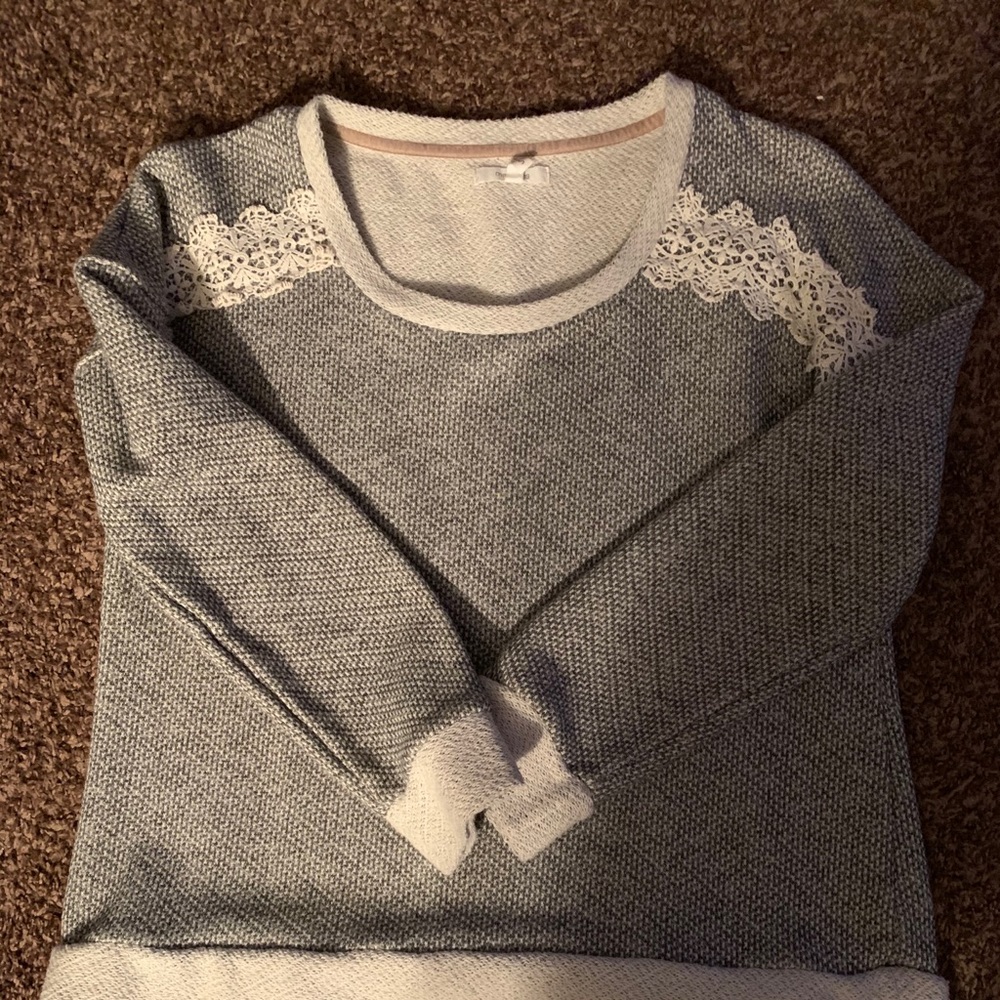 Small Maurice’s light sweater